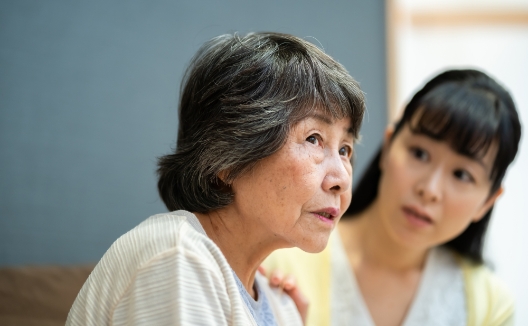 落ち込む女性
