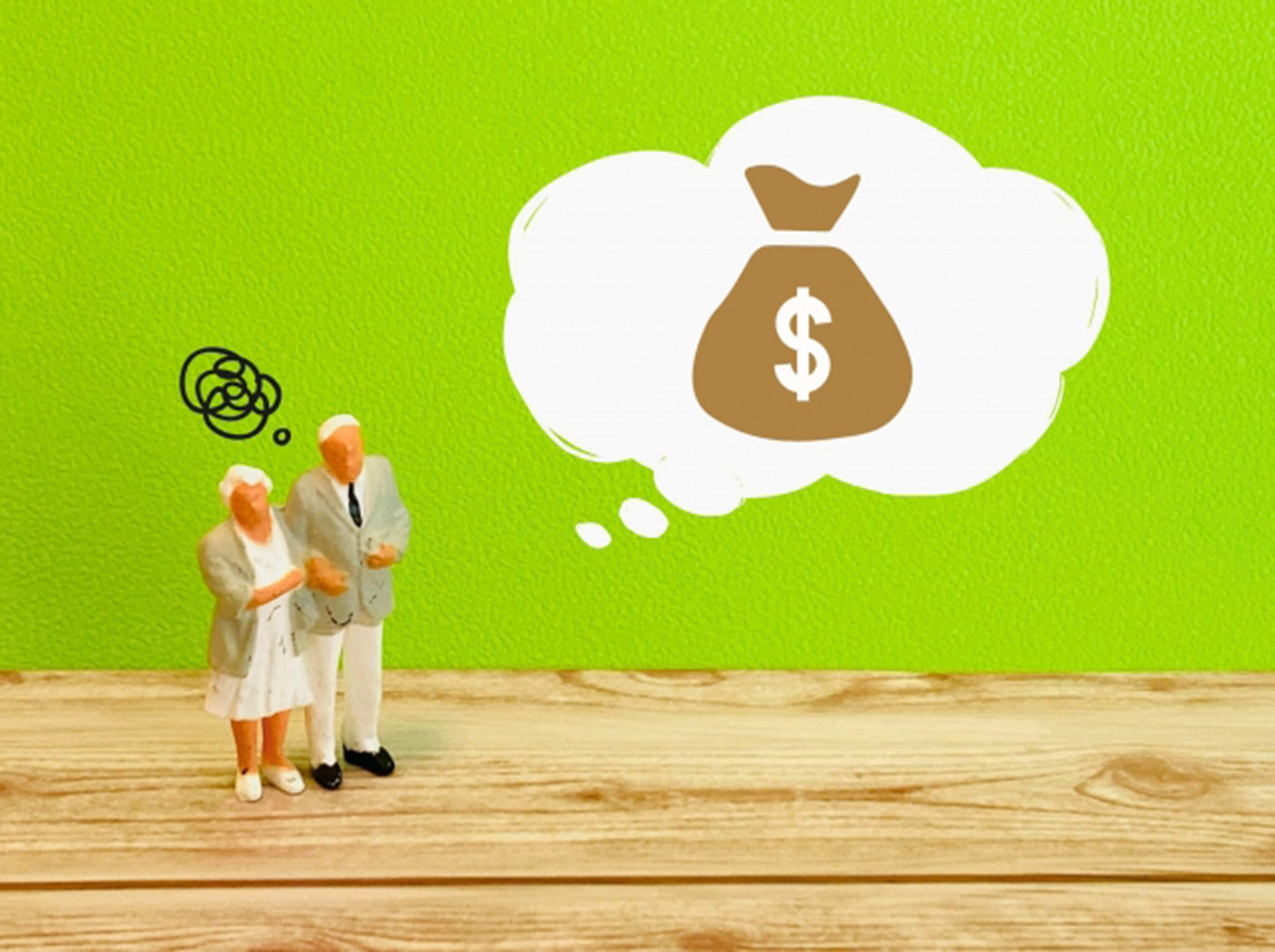 お金の心配をする老夫婦のイメージ